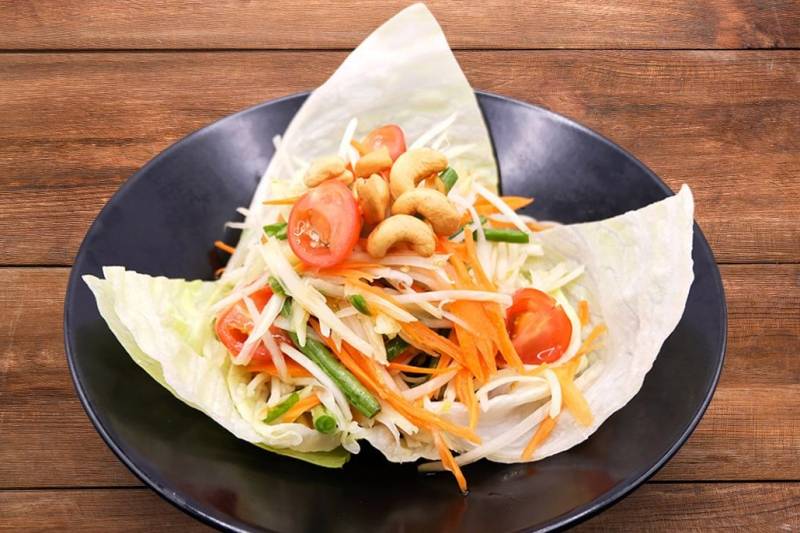 GREEN PAPAYA SALAD (SPICY, NUT)
